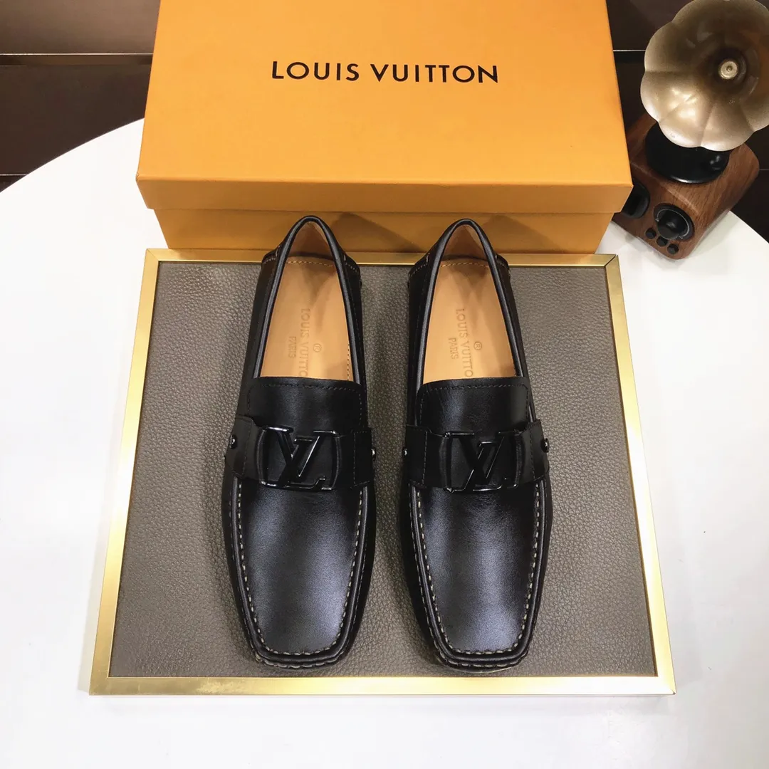 Men's men's shoes 💰420💰 [LV Doudou shoes] (water-dyed cowhide lining) new model is on the market, available on the official website. The new Doudou shoes are processed into single-color materials, and the uppers are made of imported cowhide material. The body of the shoe is fully hemmed with mark thread, and is lined with imported original cowhide leather. The elegant shoe shape is super suitable for all-matching, and the size is 38-44.